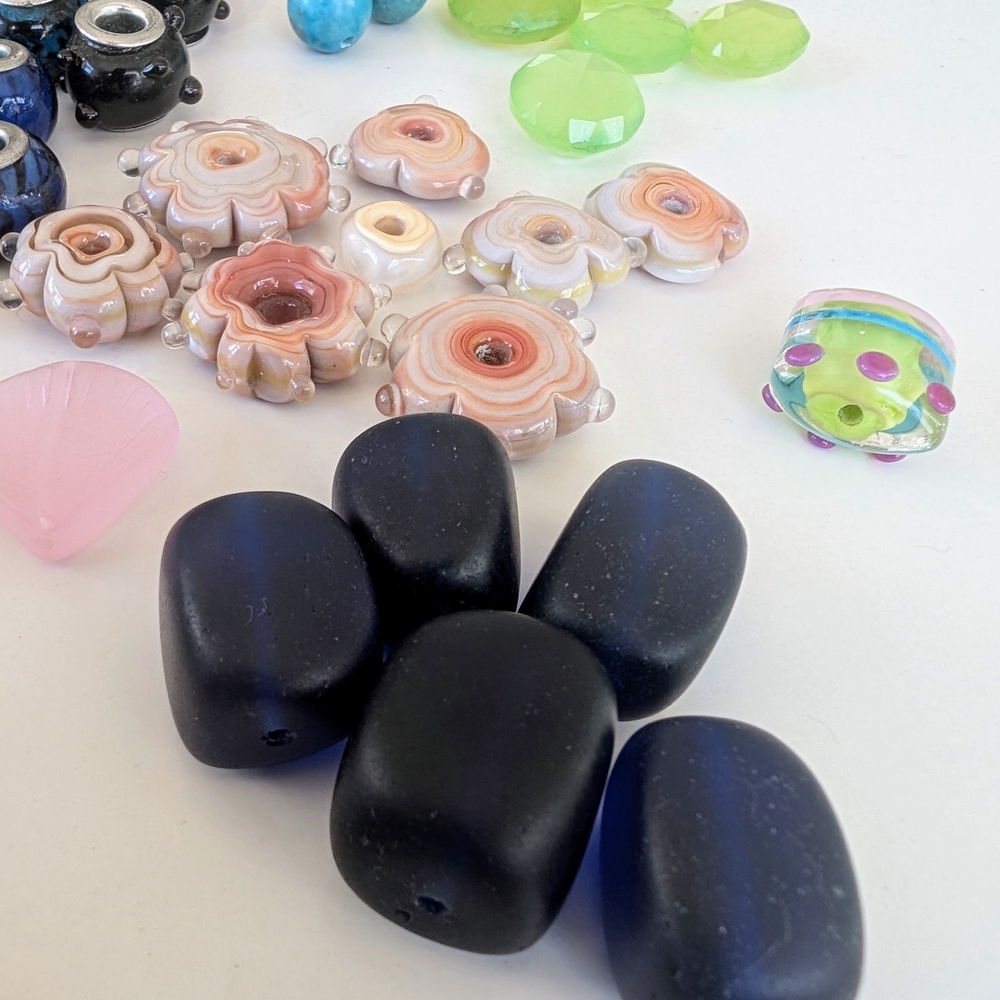 Assorted Glass Beads Collection - Picture 2 of 8